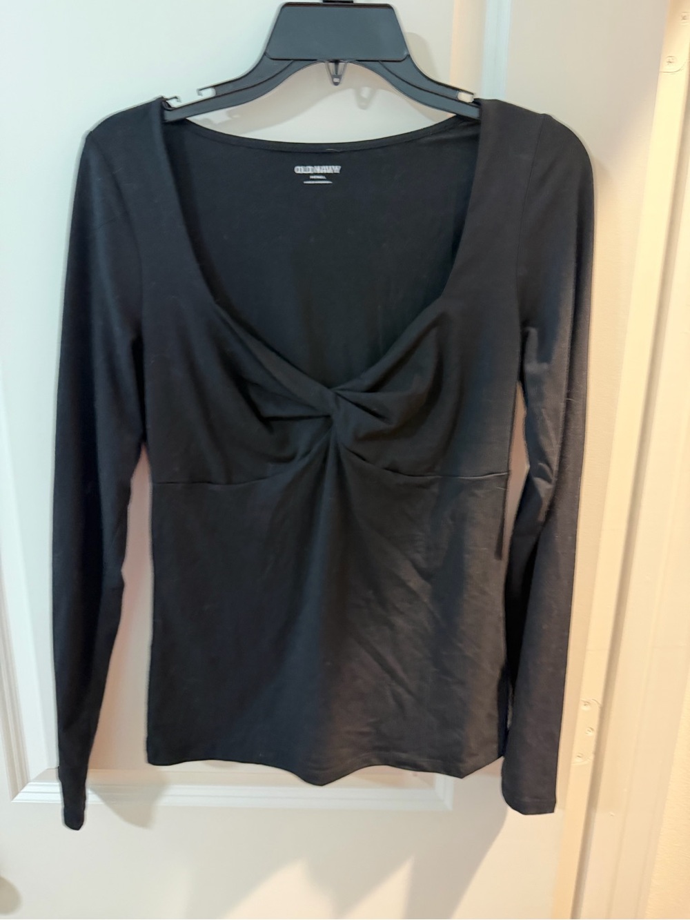 Old Navy Black Long-Sleeve Twist Front Scoop-Neck Top